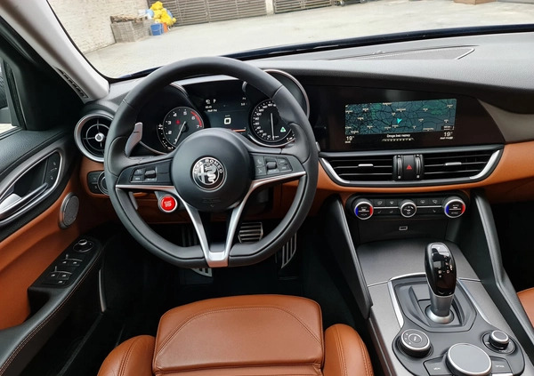 Alfa Romeo Giulia cena 145190 przebieg: 122000, rok produkcji 2017 z Warszawa małe 407